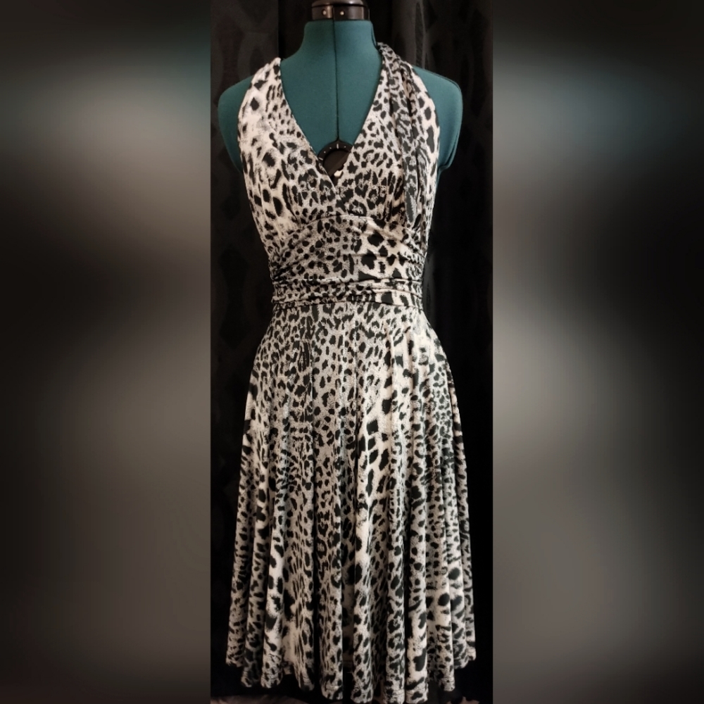 Robe leopard print dress